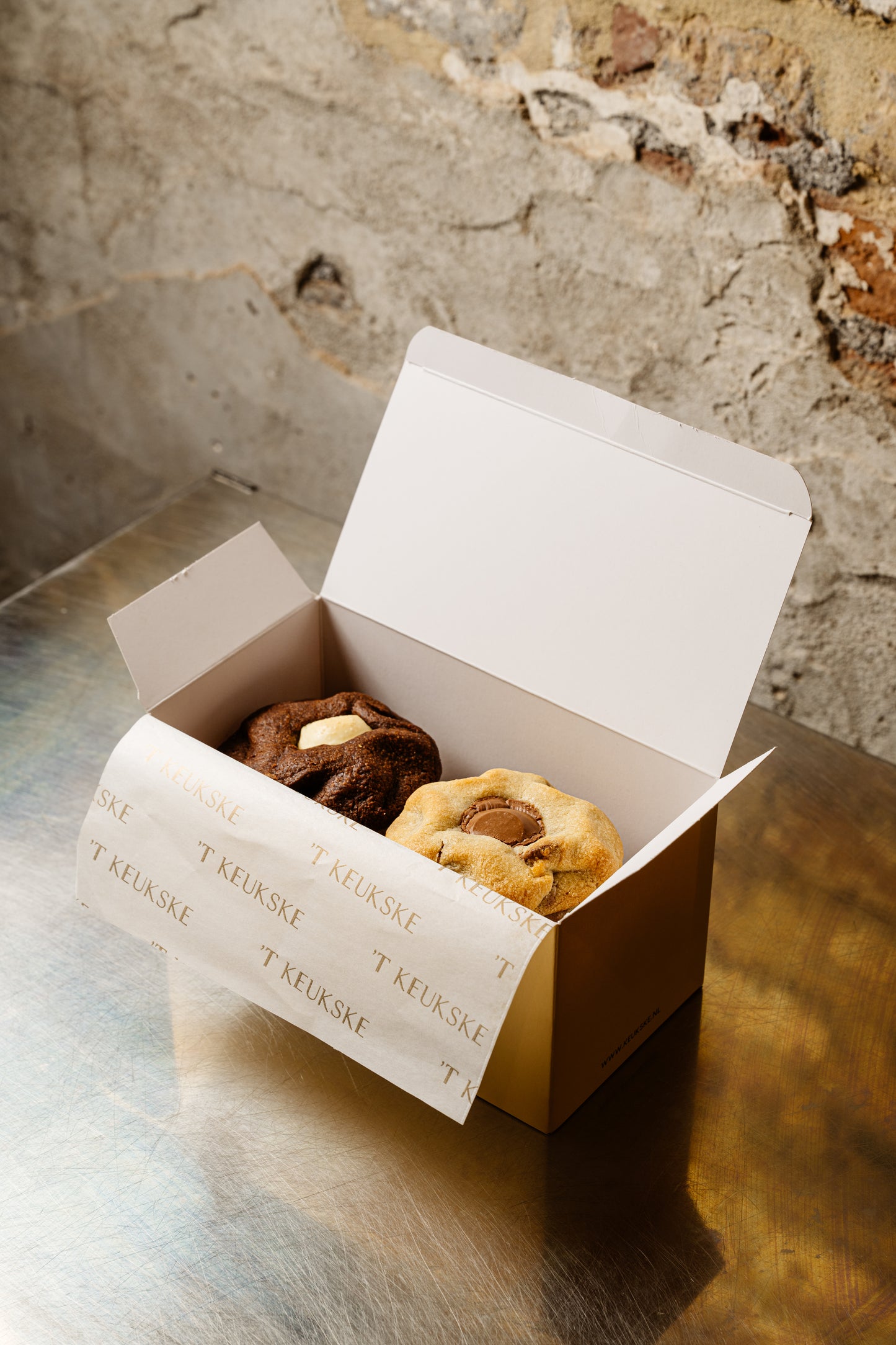 8 cookies in a box