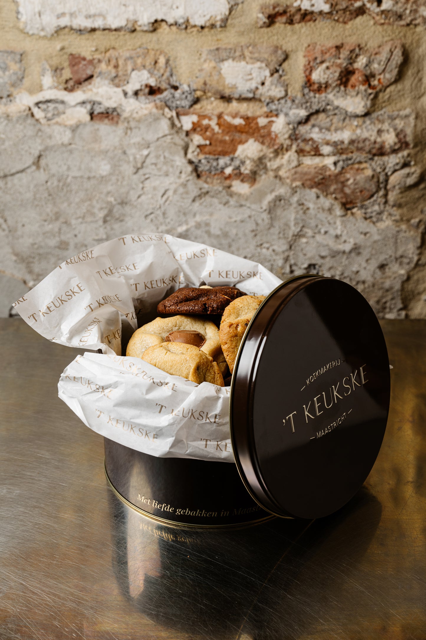 12 cookies in a tin